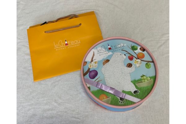 ルシャトーバラエティボックスと紙袋