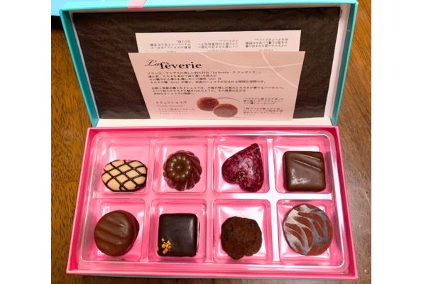 ラフェヴァリのチョコ8個入りの中身