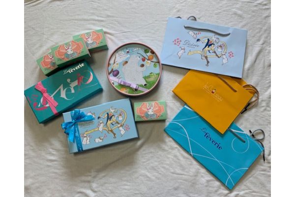 ダスカコレクションのチョコ3箱と紙袋とおまけ